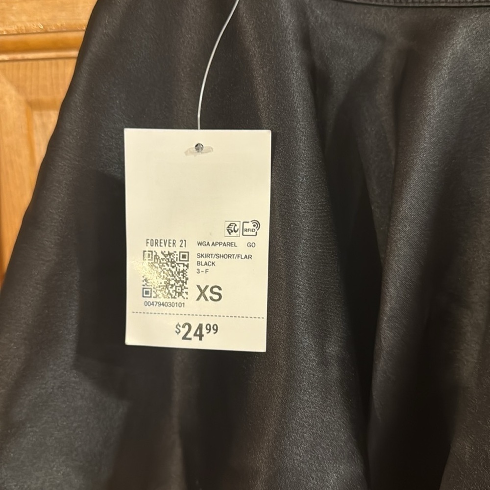 NWT forever 21 short black flar skirt size xsmall . - Picture 3 of 5